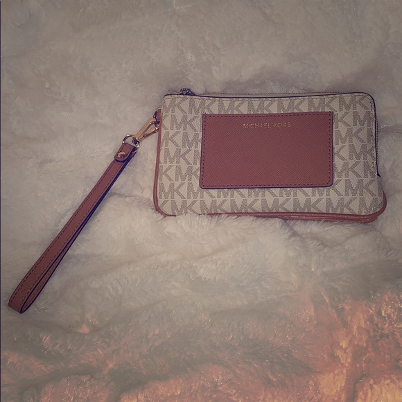 Michael Kors Handbags - Michael Kors Double zip wristlet